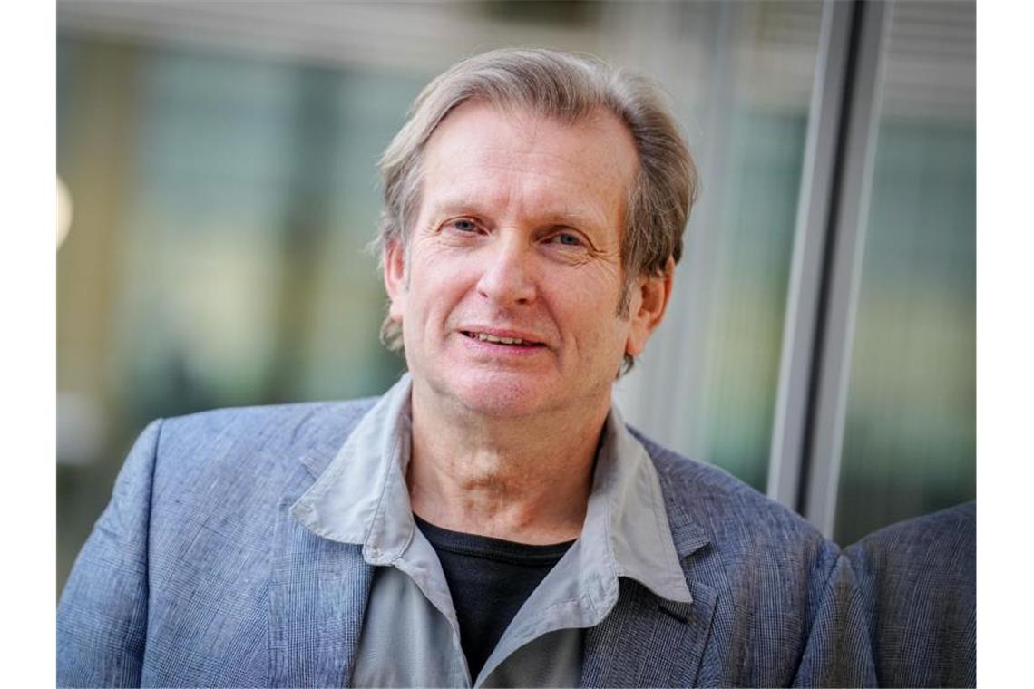 Linken-Präsidentschaftskandidat fordert mehr Hilfen für Arme Der Kandidat der Linken für das Amt des Bundespräsidenten, Gerhard Trabert. Foto: Kay Nietfeld/dpa