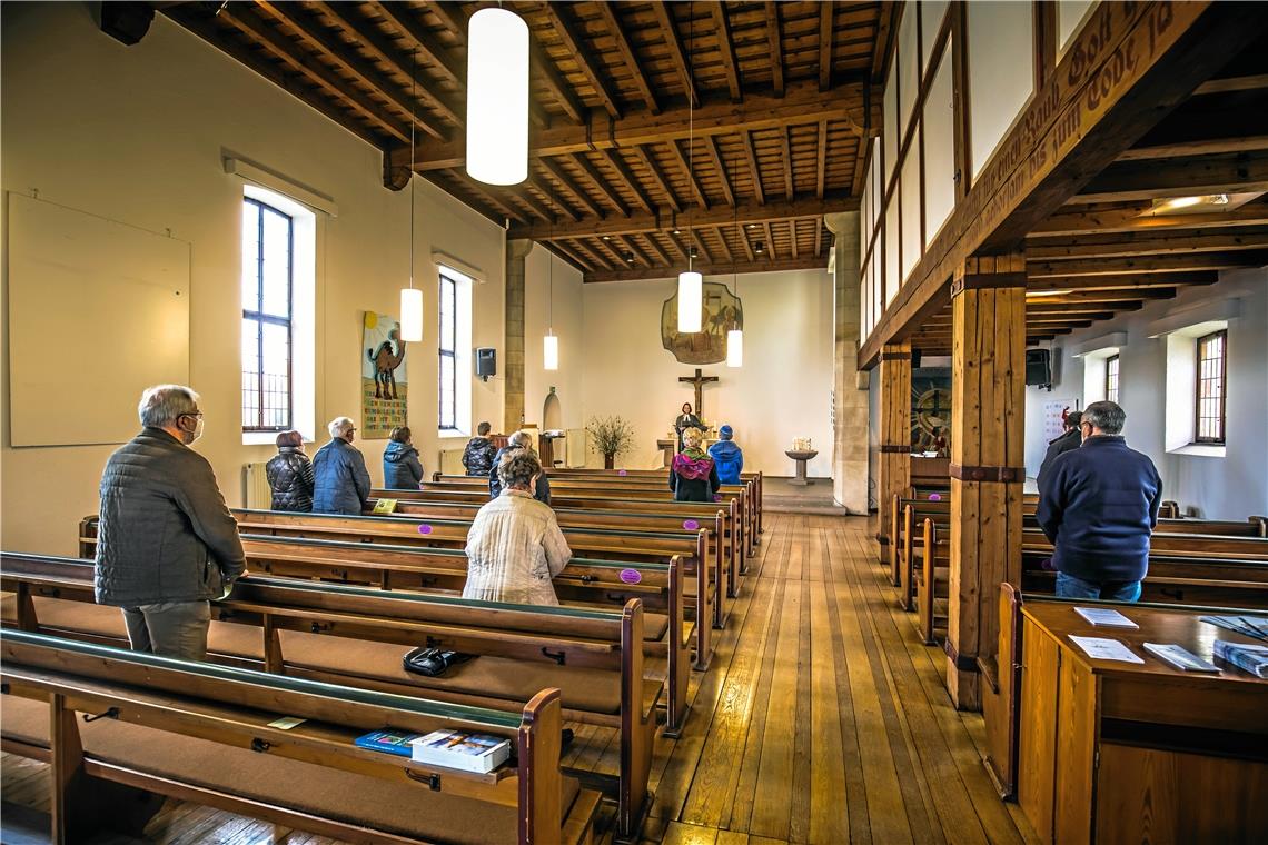 Der Kanzeltauschgottesdienst mit Pfarrerin Stefanie Hoffmann in der Stephanuskirche in Backnang-Steinbach am Ostermontag war gut besucht – mehr geht in Coronazeiten nicht. Foto: A. Becher