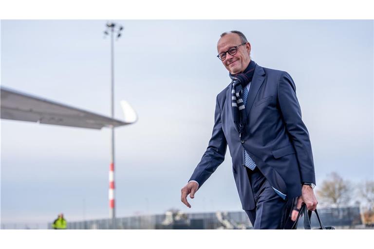 Der Kanzler auf dem Weg zu seinen Antrittsbesuchen in Israel und Jordanien.