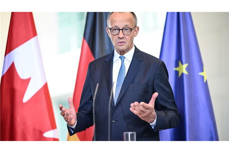 Der Kanzler sieht das Veto seines Außenministers gegen das Wehrdienstgesetz als "ein ganz übliches, normales Regierungshandeln".