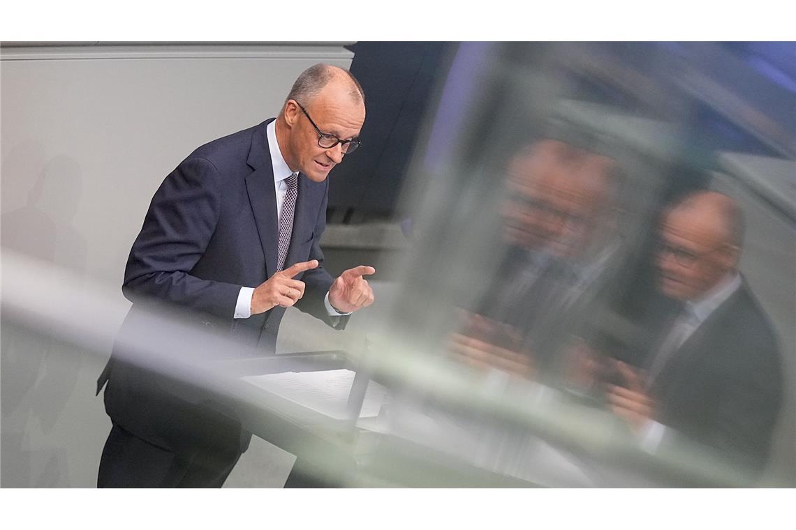 Der Kanzler verteidigt im Bundestag seinen Reformkurs.