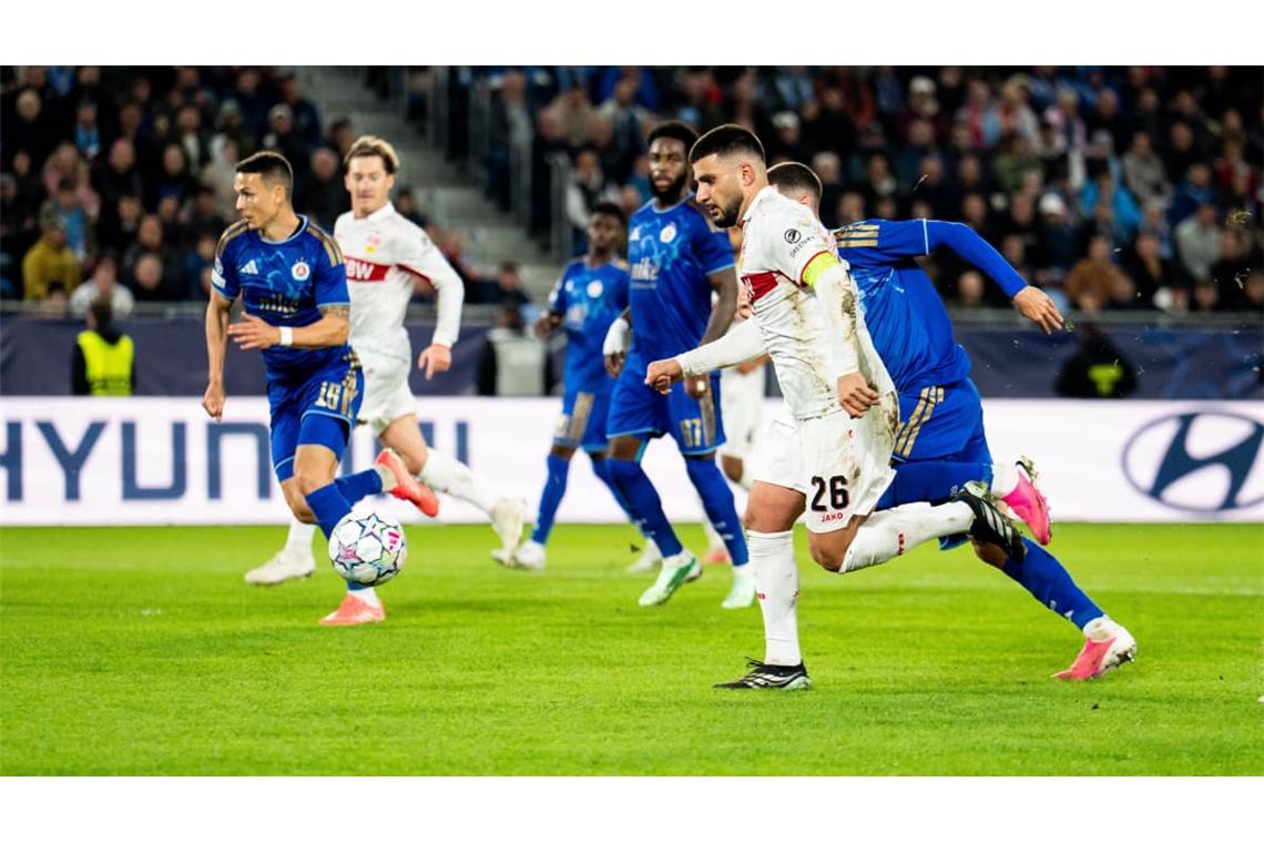 Der Kapitän geht voran: Deniz Undav bringt den VfB mit seinem ersten Pflichtspieltreffer der Saison mit 1:0 in Führung.