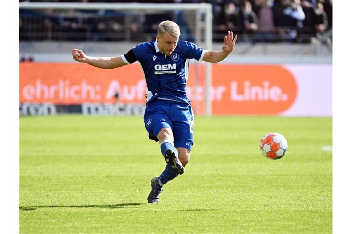 Thiede fehlt dem Karlsruher SC mit Bänderriss wochenlang Der Karlsruher Marco Thiede in Aktion. Foto: Uli Deck/dpa/Archiv