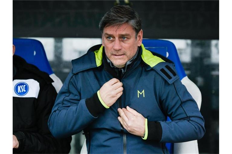 Der Karlsruher Sportdirektor Oliver Kreuzer. Foto: Tom Weller/dpa/Archivbild