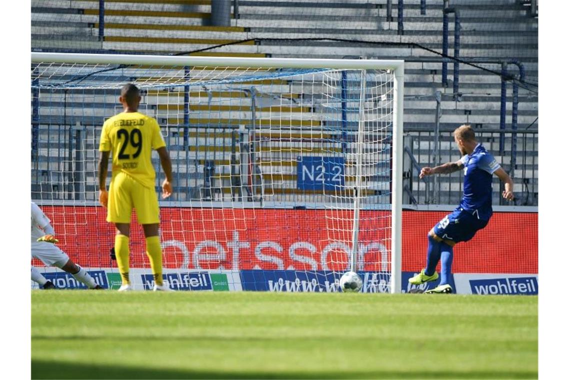 Fußball-Zweitligist KSC will Torjäger Hofmann halten