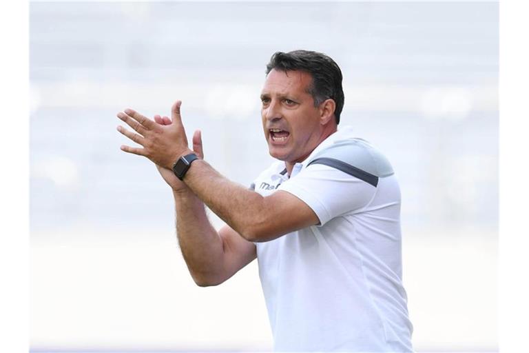 Der Karlsruher Trainer Alois Schwartz. Foto: Uli Deck/Archivbild
