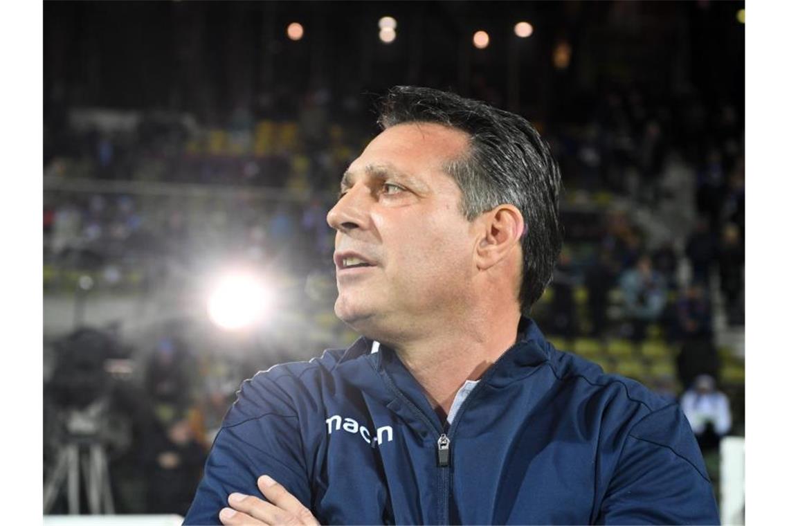 Nach Remis-Serie: KSC gewinnt Testspiel gegen Ulm Der Karlsruher Trainer Alois Schwartz. Foto: Uli Deck/dpa