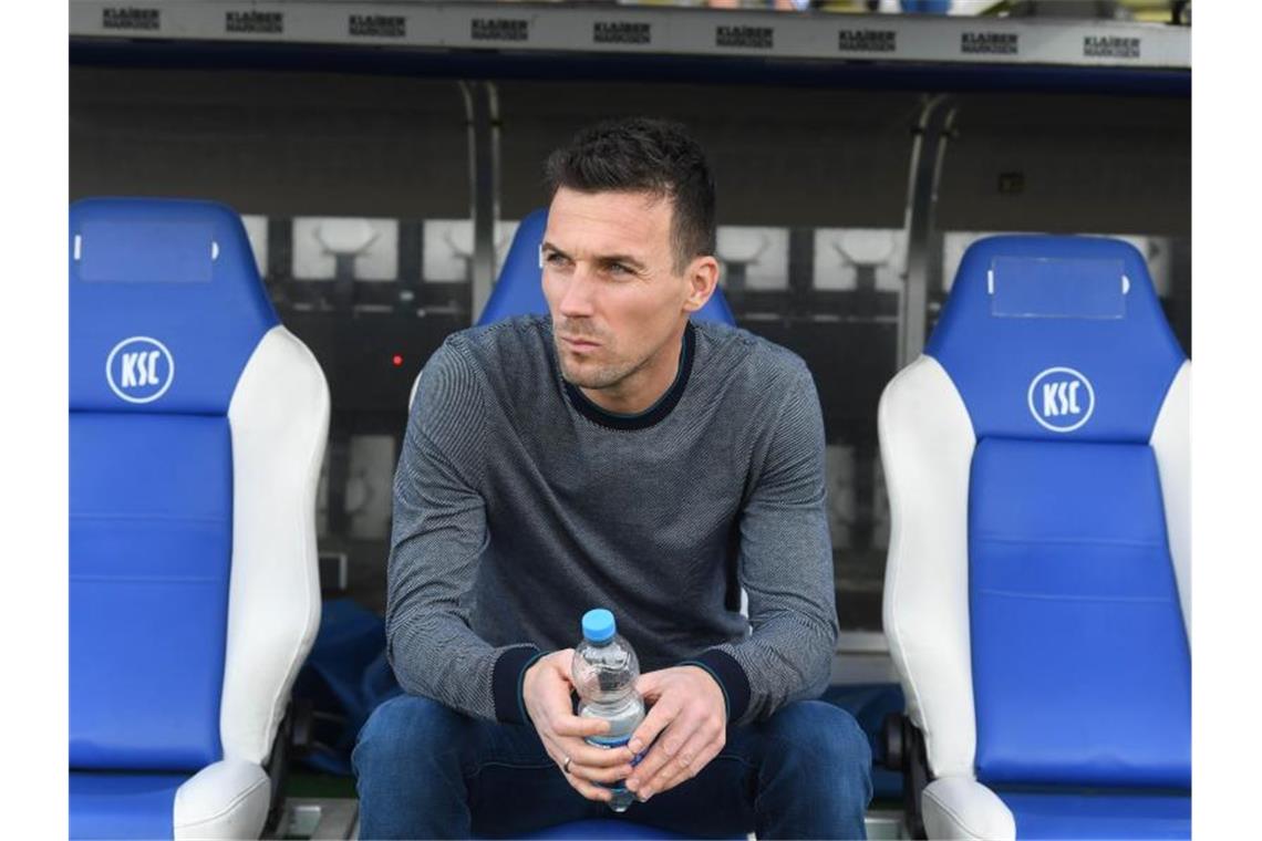 Vertragslage wie beim FC Bayern? Eichner spürt „Vertrauen“ Der Karlsruher Trainer Christian Eichner. Foto: Uli Deck/dpa/Archiv