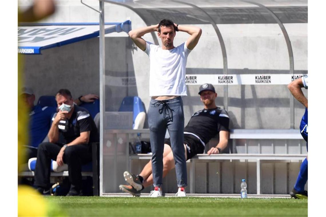 Karlsruher SC kämpft in Fürth um direkten Nichtabstiegsplatz Der Karlsruher Trainer Christian Eichner. Foto: Uli Deck/dpa/Archivbild