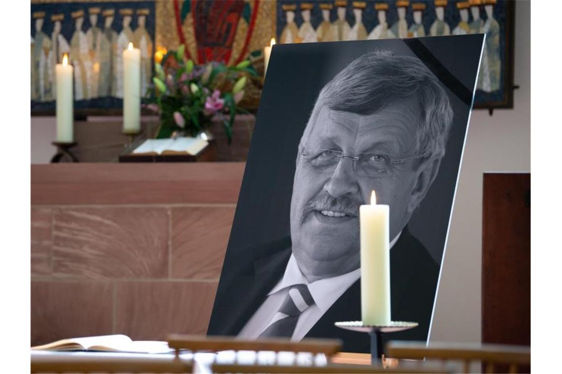 Der Kasseler Regierungspräsident Walter Lübcke war in der Nacht zum 2. Juni auf der Terrasse seines Wohnhaus in Nordhessen mit einem Kopfschuss getötet worden. Foto: Swen Pförtner