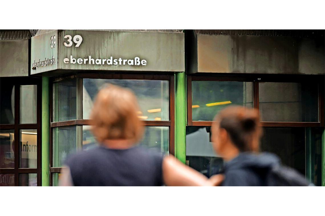 Der katastrophale Zustand des Gebäudes, in dem sich die Ausländerbehörde befindet, trägt zum schlechten Image bei.