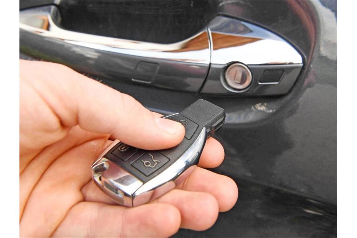 Der Keyless-Go-Schlüssel eines Geländewagens ist zu sehen. Foto: picture alliance/dpa/Symbolbild