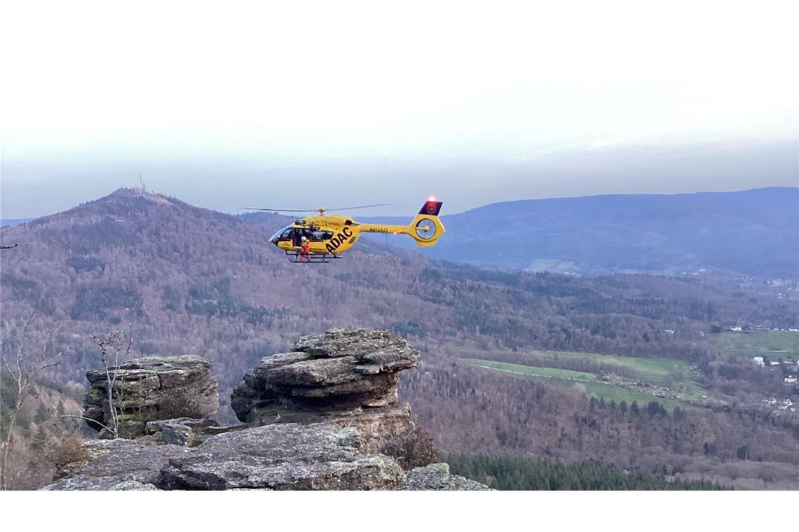 Der Kletterer wurde mit Hilfe eines Hubschraubers gerettet.