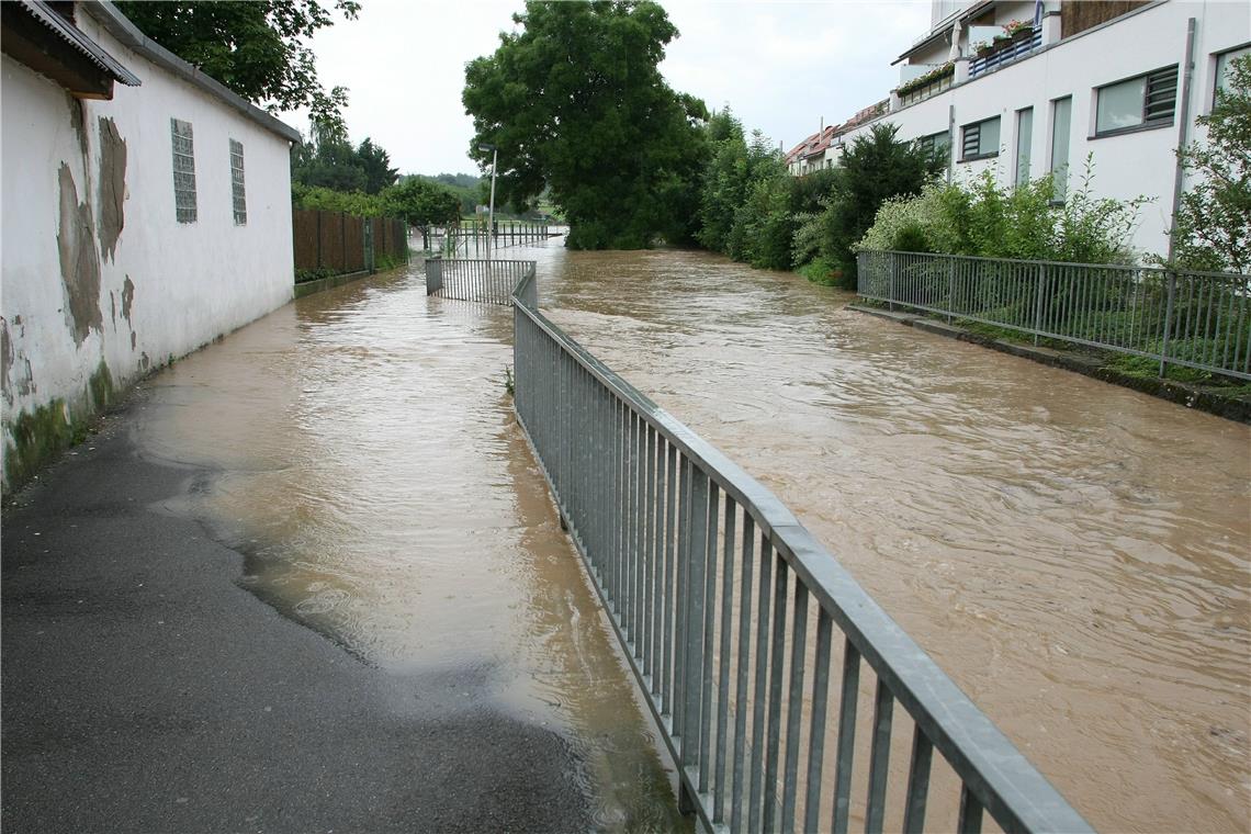 Der Klöpferbach in Großaspach kann durchaus mal übers Ufer hinaustreten. Das Foto entstand 2009. Archivfoto: Andrea Wahl