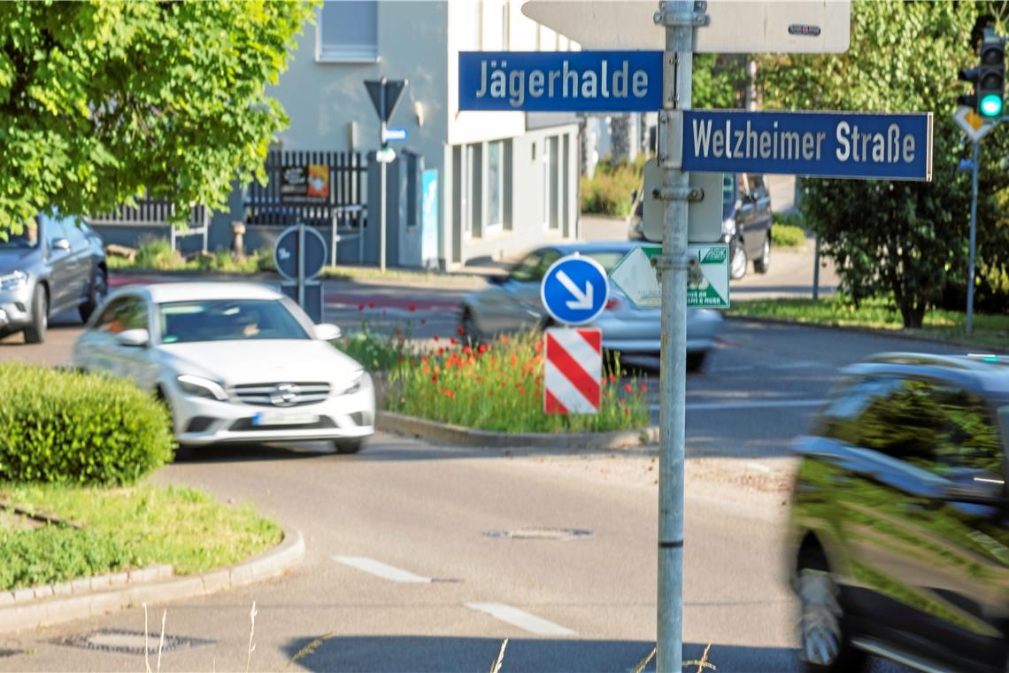 Ehrenrunde für das Mobilitätskonzept in Weissach im Tal Der Knotenpunkt Welzheimer Straße, Lommatzscher Straße, Jägerhalde ist eine der Problemstellen in Weissach. Archivfoto: Alexander Becher
