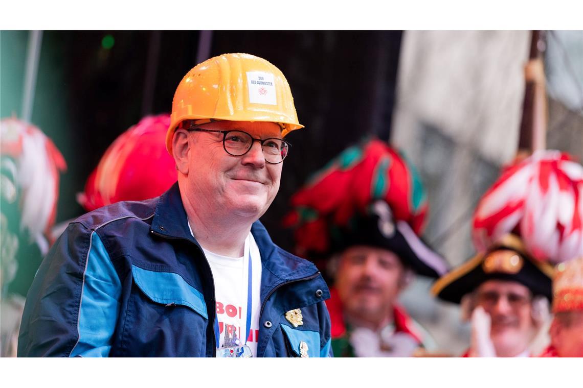 Der Kölner Oberbürgermeister Torsten Burmester trat im "Bob der Baumeister"-Kostüm auf.