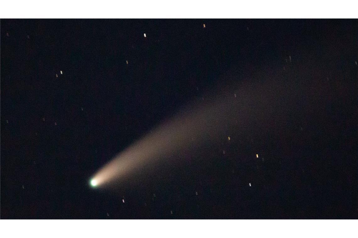 Der Komet Neowise ist am 17. Juli 2020 am Nachthimmel .über Göppingen zu sehen.