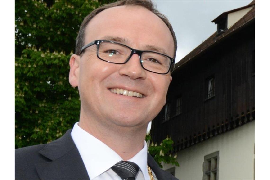 Regierungspräsidium bestätigt OB-Wahl in Konstanz Der Konstanzer Oberbürgermeister Uli Burchardt (CDU) lächelt. Foto: Patrick Seeger/dpa/Archivbild