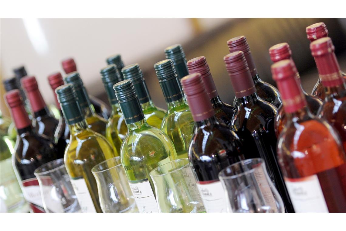 Klimawandel beeinträchtigt Weinproduktion weltweit Der Konsum von Wein ist weltweit seit längerem rückläufig, aber es wird oft teurerer Wein getrunken als früher (Archivbild).