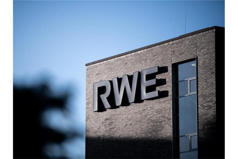 Der Konzern RWE will bis 2030 insgesamt 50 Milliarden Euro in sein Kerngeschäft investieren. Foto: Fabian Strauch/dpa
