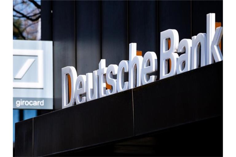 Der Konzernumbau der Deutschen Bank, bei dem auch Tausende Stellen gestrichen werden, geht weiter. Foto: Hauke-Christian Dittrich/dpa