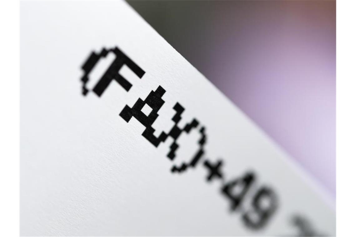 Jeder fünfte Arzt setzt noch auf das Fax Der Kopf eines Fax. In vielen Arztpraxen in Deutschland wird noch kommuniziert wie vor dem Siegeszug des Internets. Foto: Rolf Vennenbernd/dpa