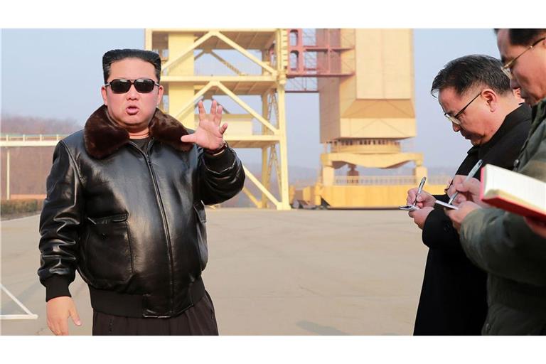 Der koreanische Machthaber  Kim Jong Un bei einem Termin mit nordkoreanischen Medienvertretern.