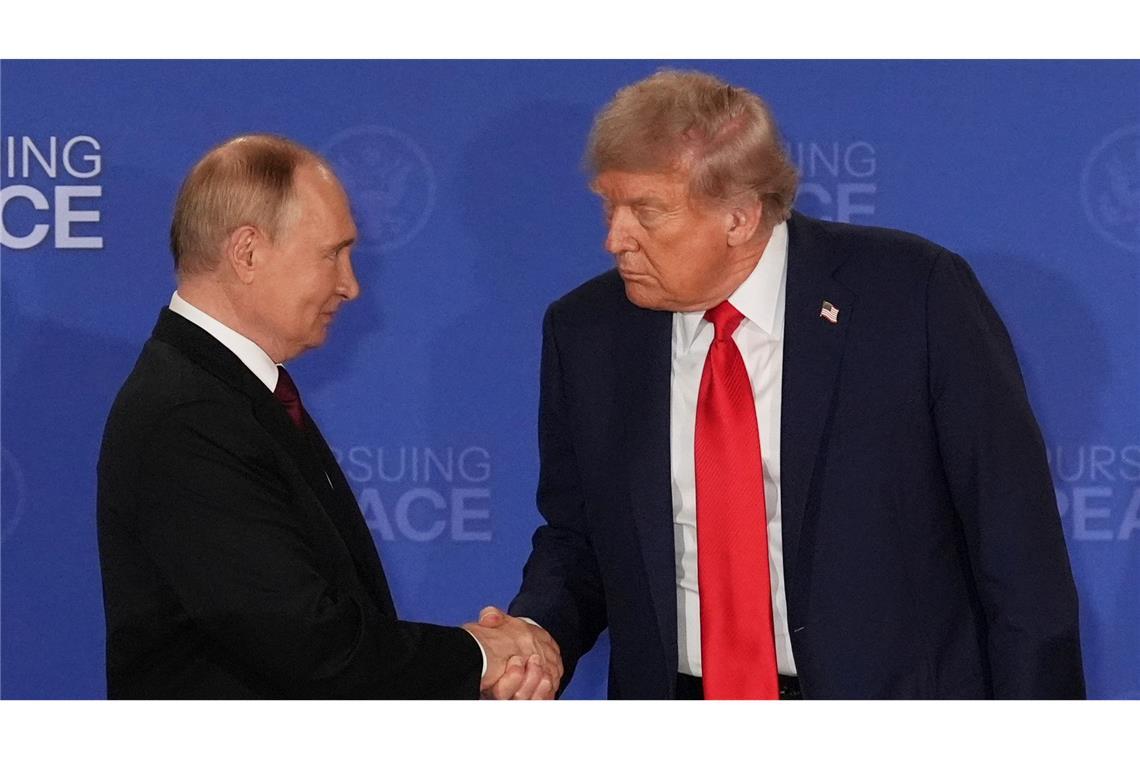 Trump will Frontverlauf in Ukraine einfrieren - Kreml bremst Der Kreml sieht noch viel Klärungsbedarf vor einem neuen Gipfel des russischen Präsidenten Wladimir Putin mit US-Präsident Donald Trump. (Archivbild)