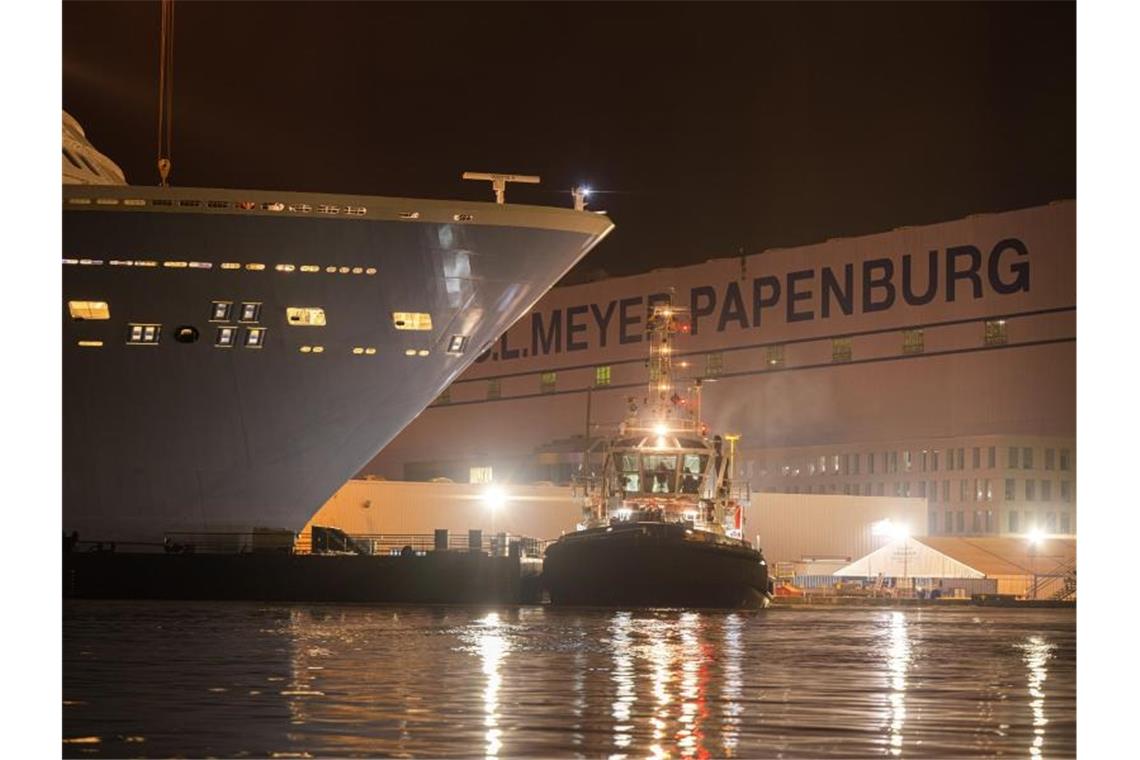 Meyer-Werft lässt Belegschaft über Stellenabbau abstimmen Der kriselnde Kreuzfahrtschiffbauer Meyer-Werft will in Papenburg Stellen abbauen. Foto: Mohssen Assanimoghaddam/dpa
