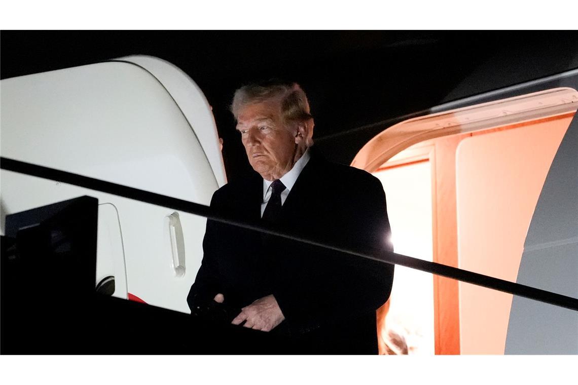 Trumps Chef für Grenzsicherheit: Fangen am Tag eins an Der künftige Präsident Donald Trump will rasch nach seiner Vereidigung gegen Migranten in den USA ohne legale Papiere vorgehen.