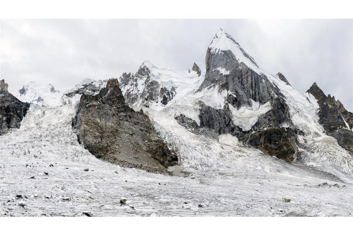 Wie geht es mit der Suche nach Laura Dahlmeier weiter? Der Laila Peak liegt im Norden des Gondogoro-Gletschers in der Nähe des Zeltplatzes Xhuspang. Die erste offizielle Besteigung fand im Jahr 1997 durch eine italienische Seilschaft statt.
