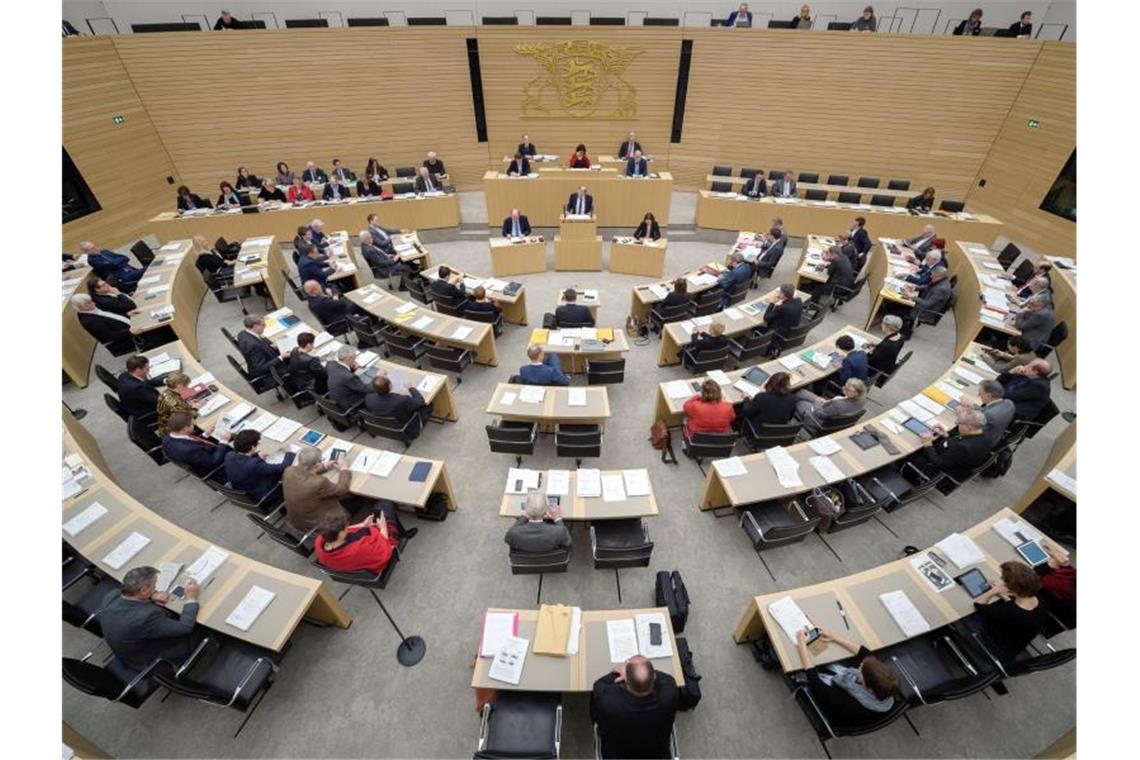 Corona-Lockerungen zum 1. Juni: Krach in Koalition Der Landtag von Baden-Württemberg in Stuttgart. Foto: Sina Schuldt/dpa/Archivbild