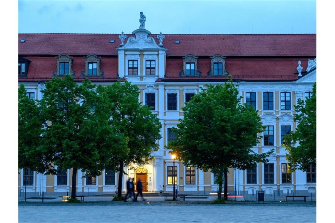 AfD schielt in Sachsen-Anhalt auf Platz Eins Der Landtag von Sachsen-Anhalt in Magdeburg. Die Landtagswahlen sollen am 06. Juni 2021 stattfinden. Foto: Klaus-Dietmar Gabbert/dpa-Zentralbild/dpa