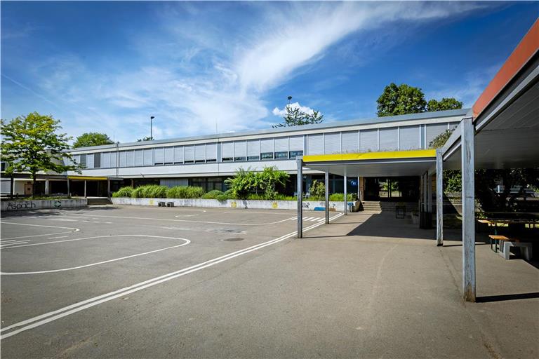 Der Langbau, auch als Gebäude 17 bezeichnet, soll energetisch saniert werden. Es handelt sich dabei um das älteste Gebäude der Conrad-Weiser-Schule in Aspach. Foto: Alexander Becher