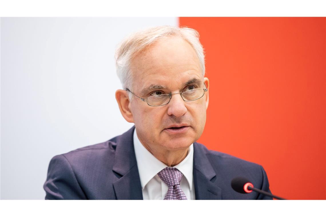 Der langjährige Chef des Energiekonzerns Eon, Johannes Teyssen, soll den Aufsichtsrat von Lufthansa leiten (Archivbild)