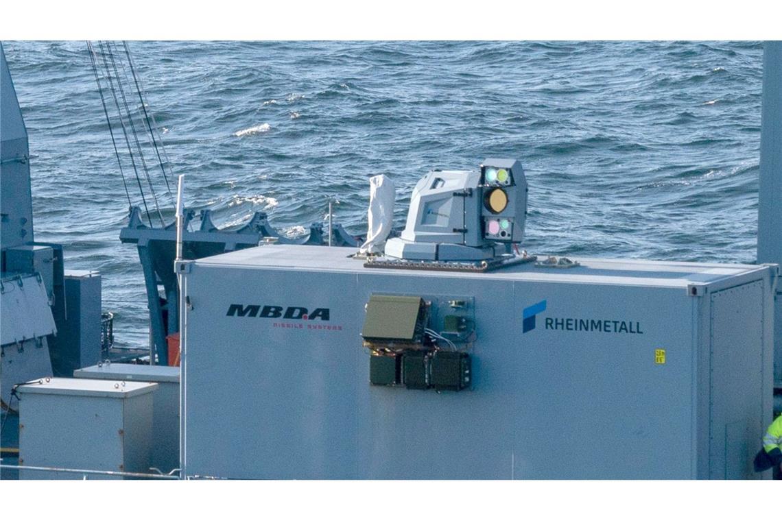 Der Laserdemonstrator von Rheinmetall und MBDA auf einem deutschen Marineschiff. Inzwischen ist er an Land gebracht worden.