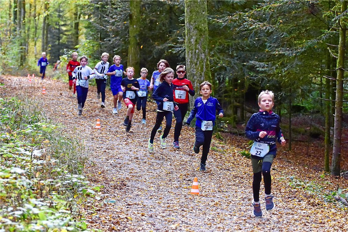 Der Lauf der Schüler C. Kinder Crossduathlon Backnang 2025 rund um das Waldheim ...