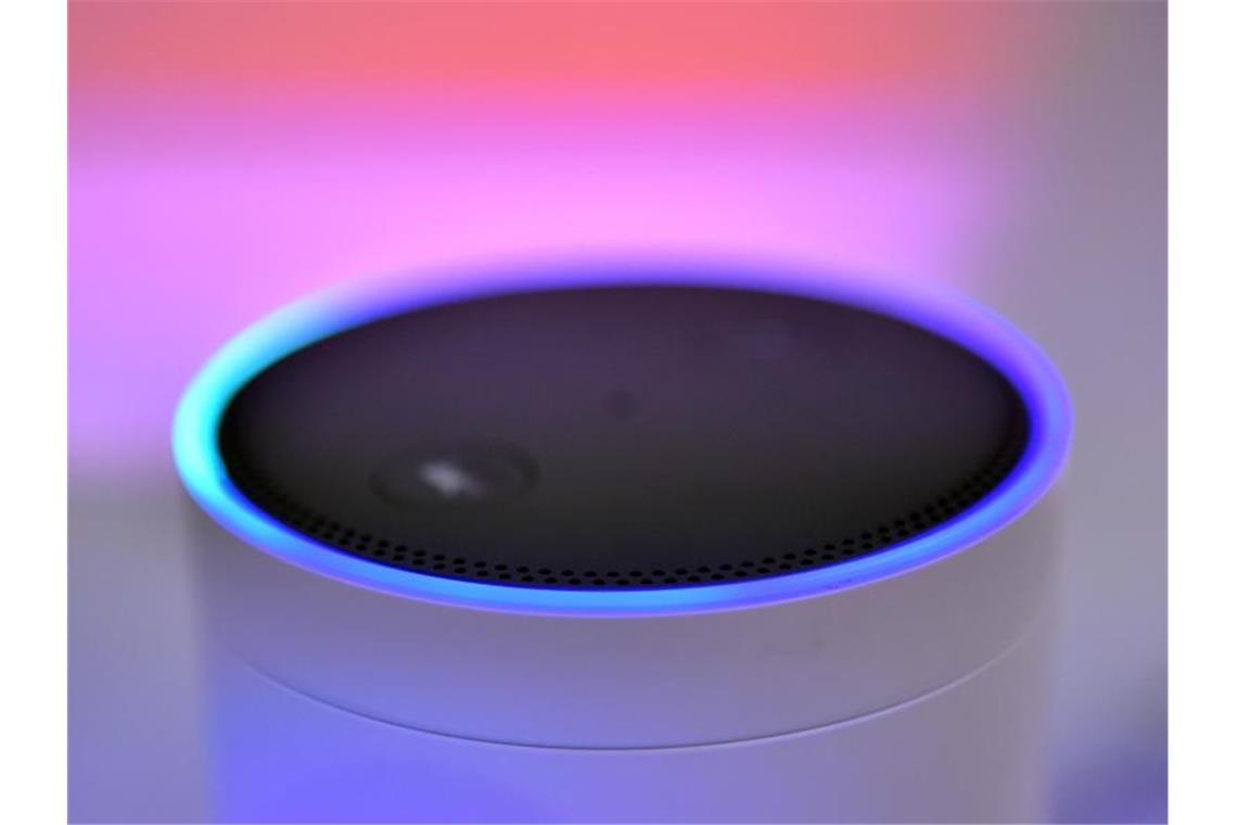 Der Lautsprecher Amazon „Echo“ mit dem Sprachassistenten Alexa soll ein Update erhalten. Foto: Britta Pedersen/dpa-Zentralbild/dpa