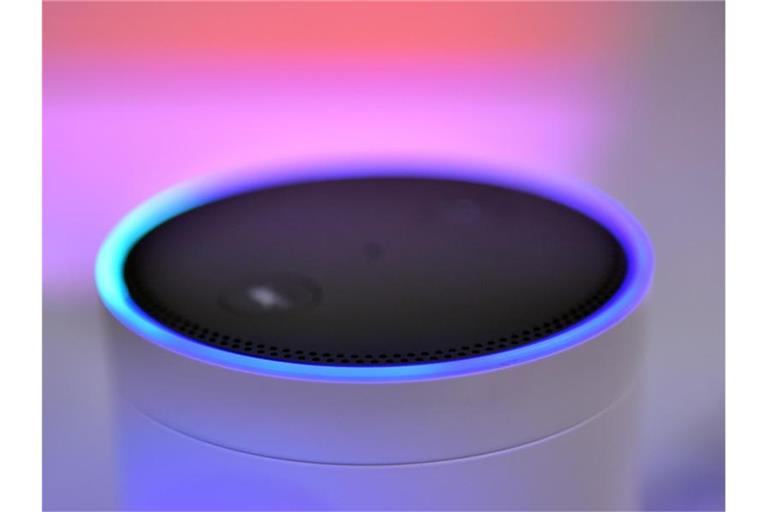 Der Lautsprecher Amazon Echo mit dem Sprachassistenten „Alexa“. Foto: Britta Pedersen