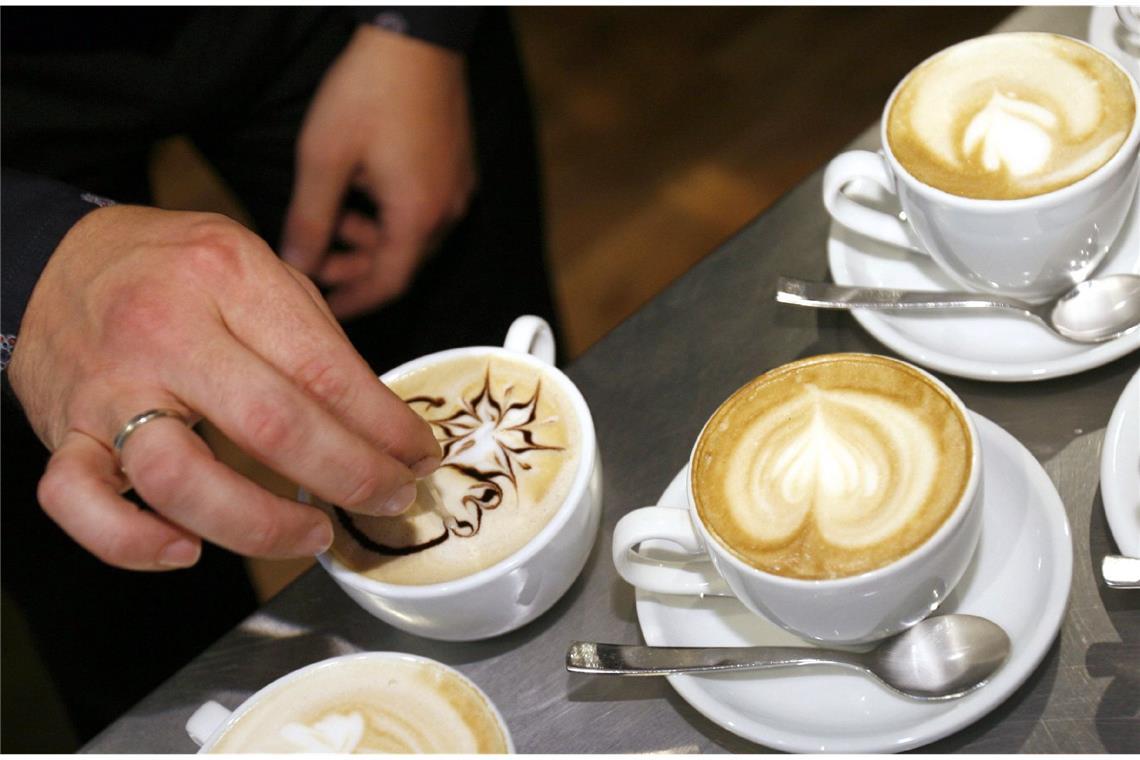 Der Lebenslustige: Sie stehen auf Le savoir-vivre, auf Blond und die beschwingte Art das Leben zu genießen. Baguette und Croissant – dazu ein Caffè Latte/Café au Lait. Koffie verkeerd (Kaffee verkehrt) wie er in den Niederlanden heißt oder  Kaffee verkehrt – ein kleiner Mokka mit aufgeschäumter Milch, wie man ihn in Wien genießt – beweist, dass Sie ein sanfter Typ sind, die Welt reflektieren und etwas unentschlossen daherkommen.