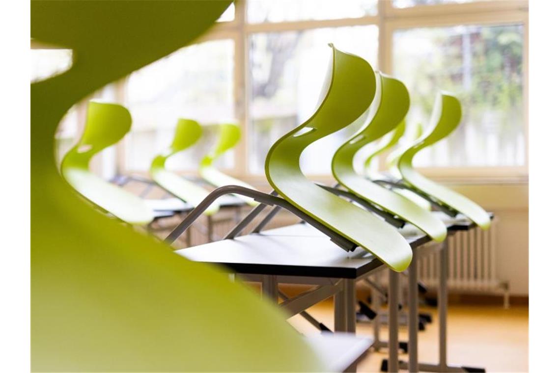 Union und SPD verteidigen 165er-Wert für Schulschließungen Der Lehrerverband fordert, Schüler früher in den Distanzunterricht zu schicken als bisher vorgesehen. Foto: Philipp von Ditfurth/dpa