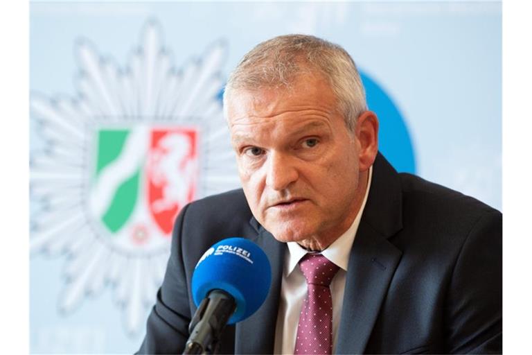 Der Leiter der Kriminalinspektion in Köln, Andreas Koch. Die Ermittlungen zum Tod einer Mutter und ihres Babys durch einen Giftstoff aus einer Apotheke gehen weiter. Foto: Federico Gambarini