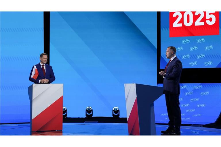 Der liberale Kandidat Trzaskowski (links) und sein nationalkonservativer Rivale Nawrocki treten am kommenden Sonntag in der Stichwahl gegeneinander an. (Archivbild)