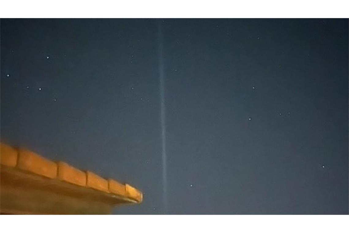 Menschen rätseln über Lichtstreifen am Nachthimmel Der Lichtstreifen ist auch am Nachthimmel der Region Stuttgart zu sehen gewesen.