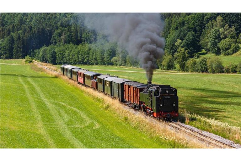 Der Lieferwagen stieß mit der Museumsbahn „Öchsele“ zusammen. (Symbolfoto)