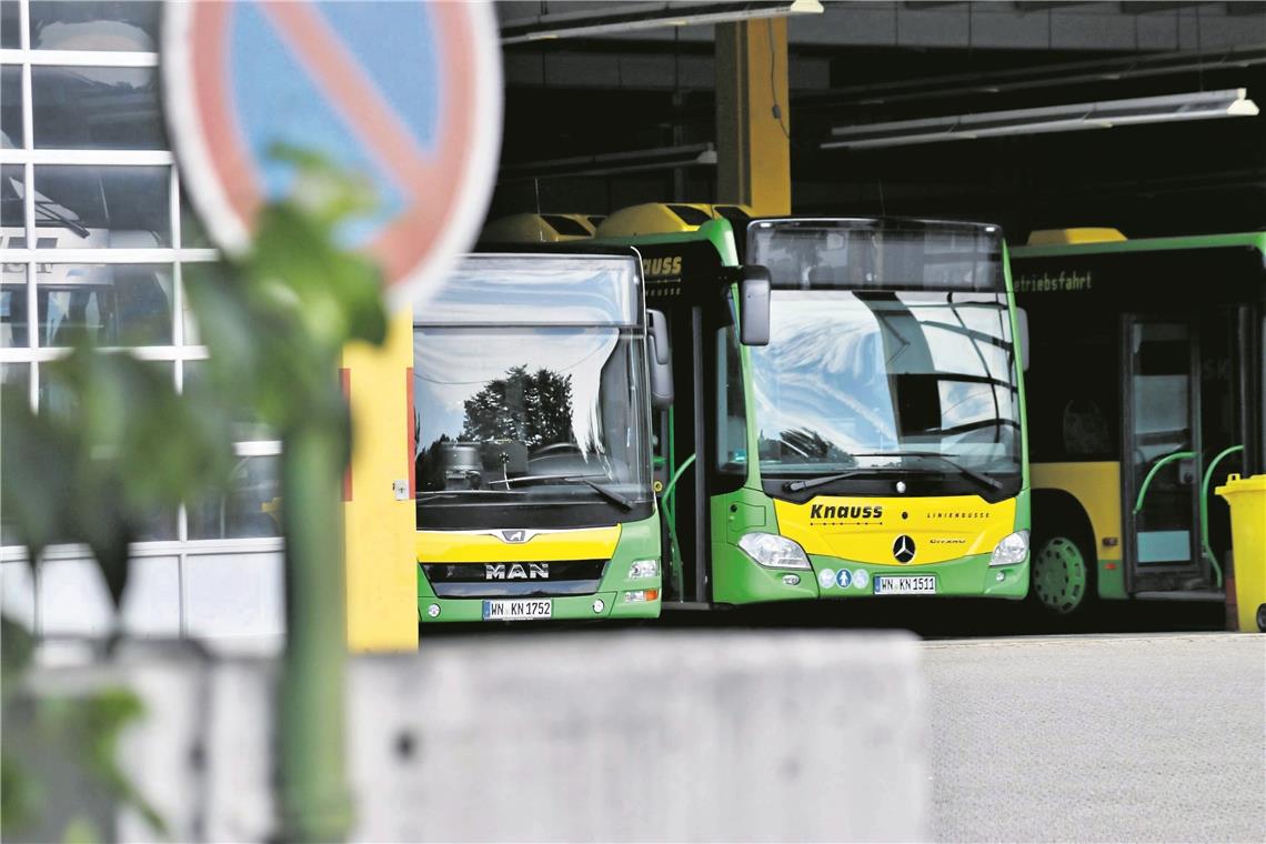 Der Linienbusbetreiber Knauss ist insolvent. Für die 58 Beschäftigten, darunter 50 Busfahrer, kam die Insolvenz völlig überraschend. Per Aushang hat die Geschäftsführung die Mitarbeiter und den Betriebsrat informiert. Foto: 7aktuell.de/Kevin Lermer