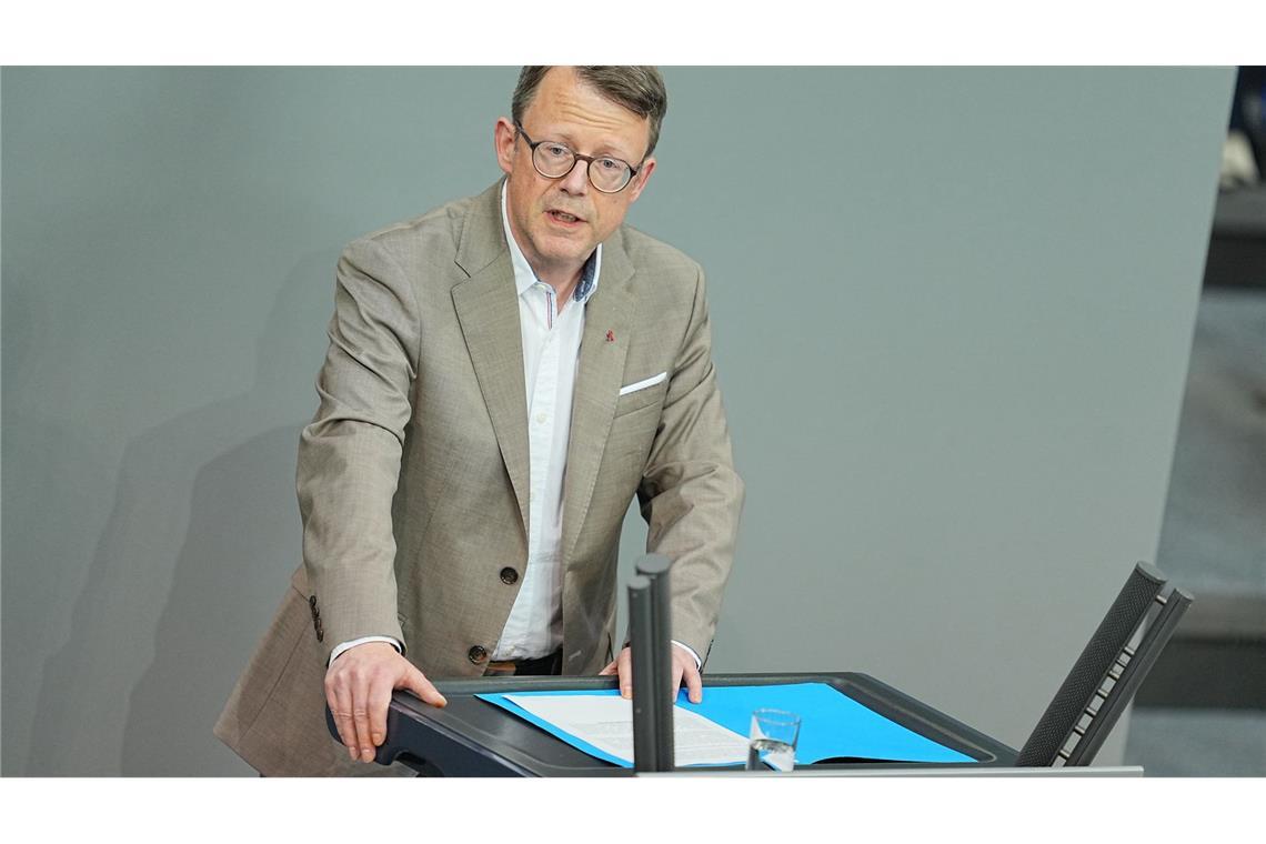 Der Linken-Abgeordnete Ulrich Thoden forderte die Bundesregierung als Konsequenz aus dem Gutachten auf, der US-Regierung die Nutzung der US-Militärbasen auf deutschem Boden für die Kriegsführung im Iran zu untersagen. (Archivbild)