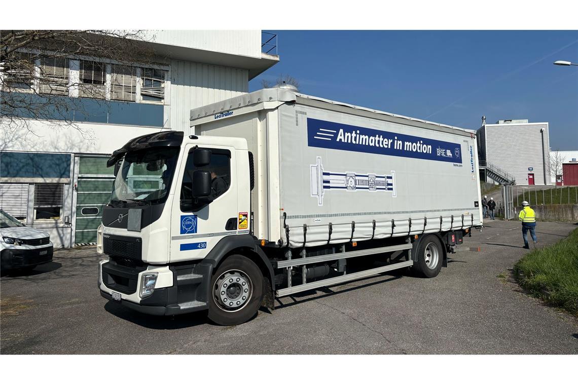 Der Lkw meistert seine Fahrt ohne Zwischenfälle.