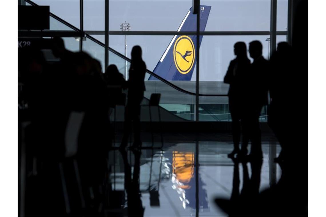 Lufthansa-Aufsichtsrat nimmt Auflagen für Staatshilfen an Der Lufthansa-Aufsichtsrat hat die von der EU-Kommission gestellten Auflagen für ein Rettungspaket akzeptiert. Foto: picture alliance / Sven Hoppe/dpa