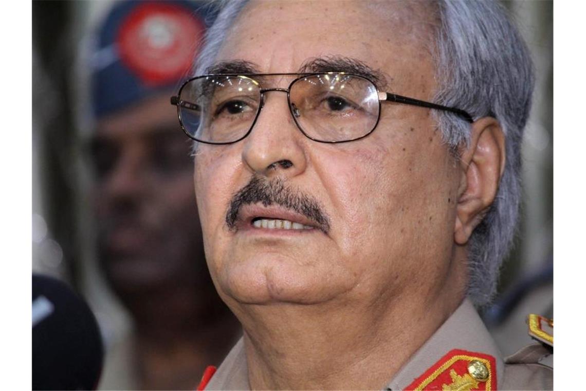 Sechs in Libyen festgehaltene Türken wieder frei Der lybische General Chalifa Haftar führt die selbst ernannte Libysche Nationalarmee. Foto: Mohammed Elshaiky/EPA